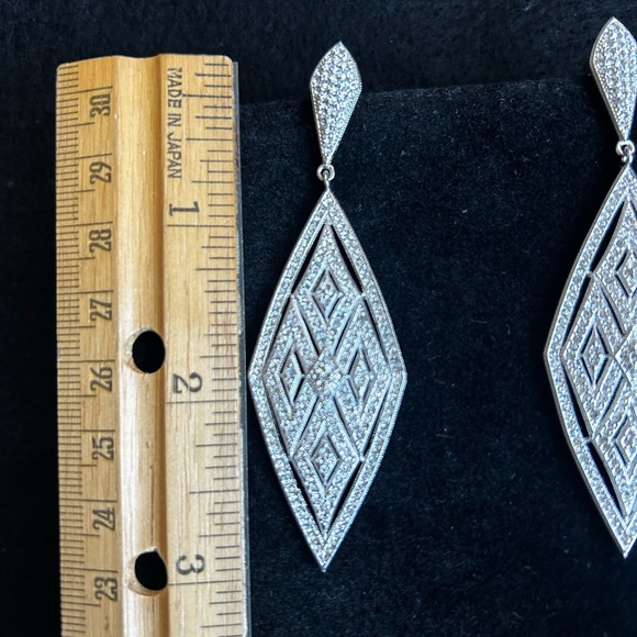 Stunning Crystal Earrings - new with tags - Picture 3 of 4